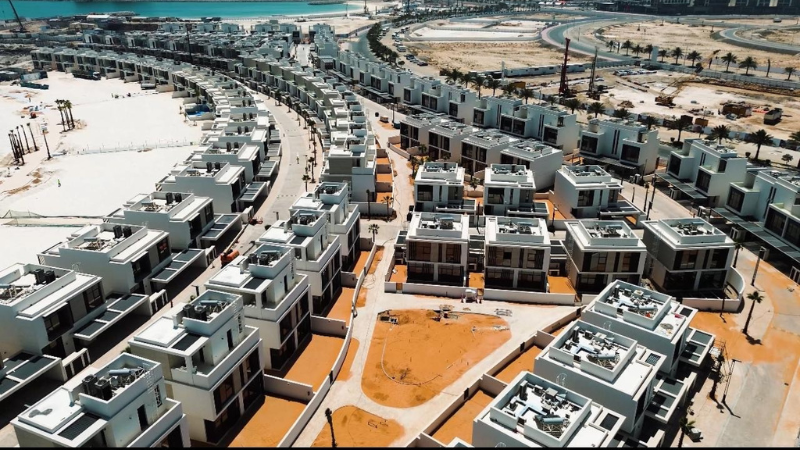 Aerial view of Danah Bay’s modern beachfront villas and townhouses on Al Marjan Island, Ras Al Khaimah.