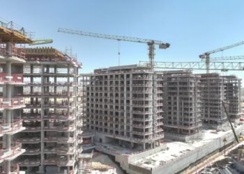 Aerial view of Azizi Venice in Dubai South showing crystal-blue lagoon surrounded by luxury residences and green promenades.