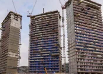 Azizi Riviera Reve Dubai off-plan apartments overlooking crystal lagoon in MBR City